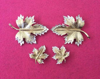 Sarah Coventry Vintage Gold Tone Leaves & Clip On Earrings Jewelry Set, 1950's 1960's Jewelry