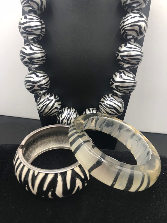 Vintage Zebra  Very Large Lucite Beaded Necklace … - image 2