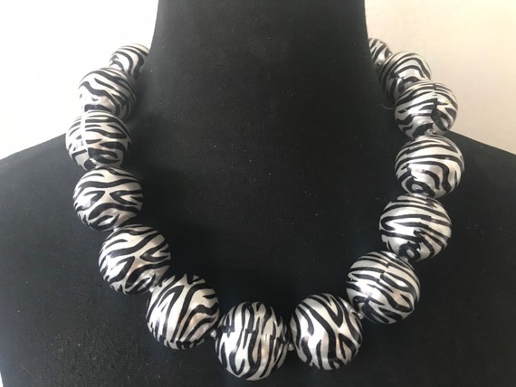 Vintage Zebra  Very Large Lucite Beaded Necklace … - image 8