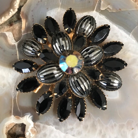 Rhinestone Brooch - Vintage Flower Pin - 1950's 1… - image 10