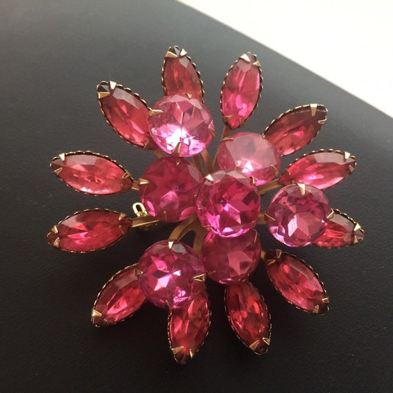 Vintage pink rhinestone brooch, collectible mid c… - image 2