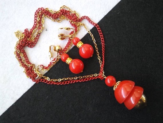 Vintage jewelry set, gold red pendant necklace, clip on dangle earrings, Retro Demi Parure
