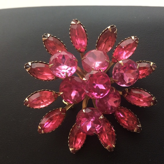 Vintage pink rhinestone brooch, collectible mid c… - image 1