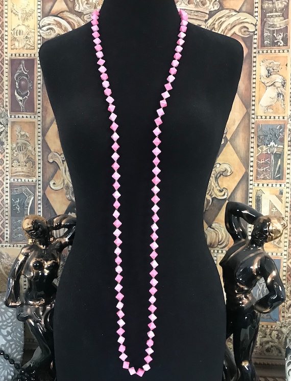 Long pink Lucite necklace, 1960s 1970s Hong Kong s