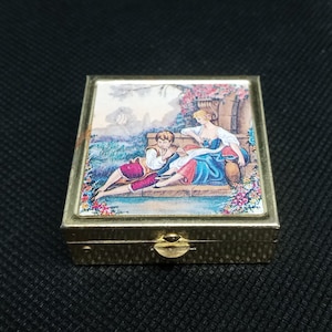 Vintage Victorian Lovers Small Trinket Pill Box 1980's 1990's