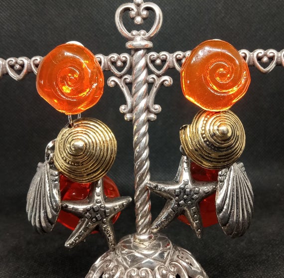 Vintage Light Weight Plastic Shell Dangle Drop Cl… - image 1