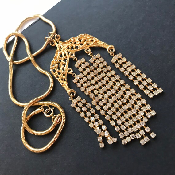 Very pretty mid century goldtone metal rhinestone… - image 9