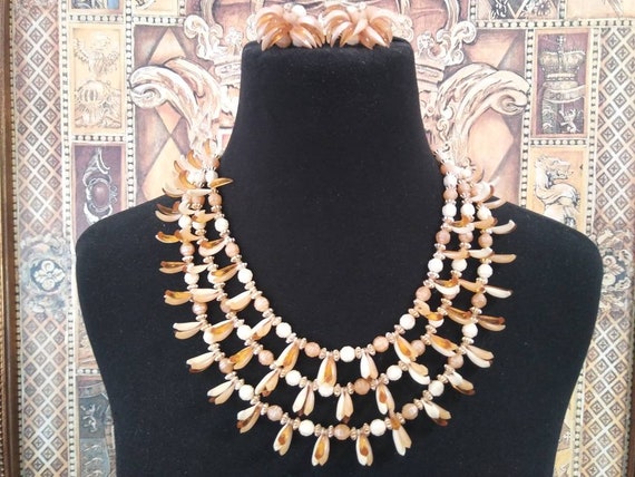 Unique beige 3 strand beaded mid-century necklace… - image 9