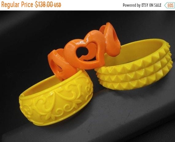 1970s yellow orange 3 bangle bracelet clamper lot,