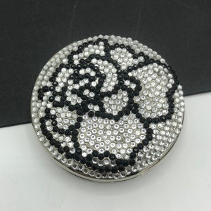 Vintage flower compact collectible Vanity Home Decor