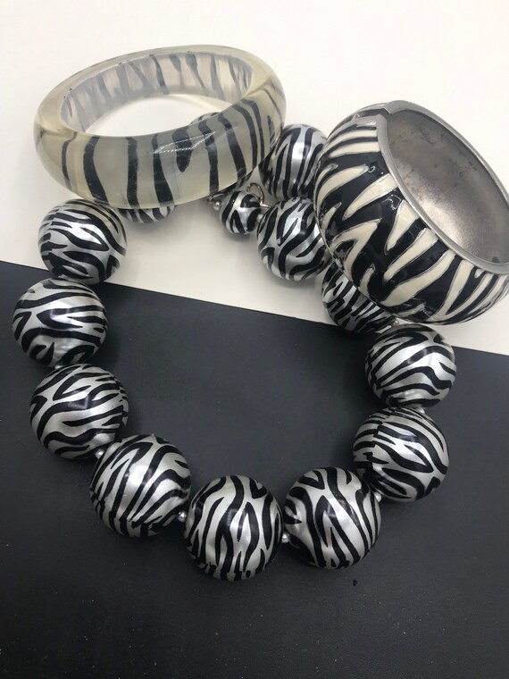 Vintage Zebra  Very Large Lucite Beaded Necklace … - image 6