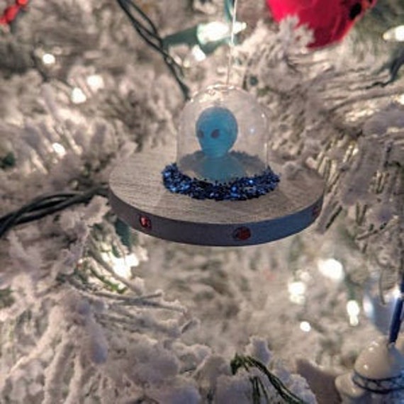 Winter UFO - Cedar ornament Winter UFO - Cedar ornament