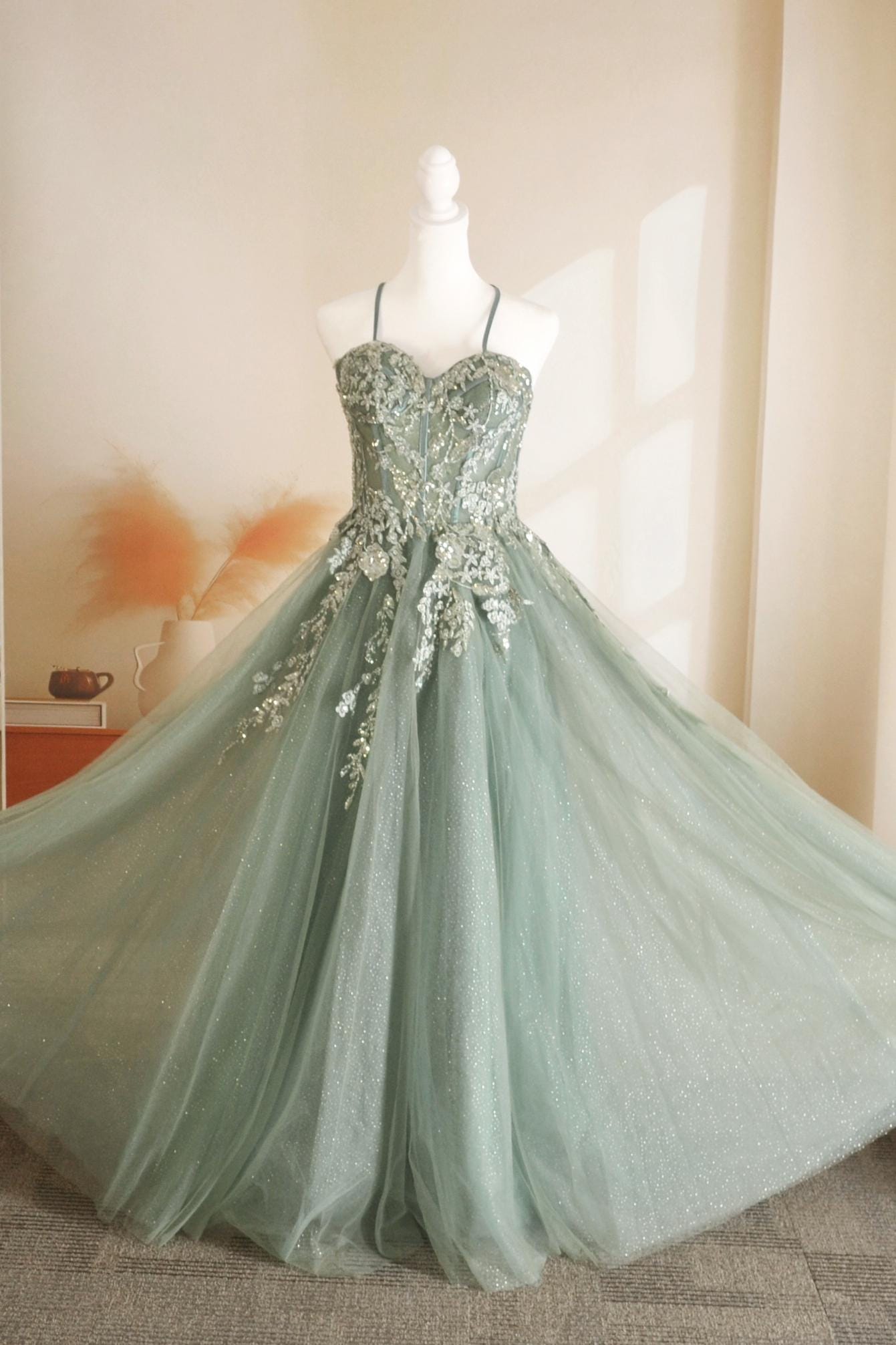 satin blush bridesmaid dresses Sadie Spaghetti Strap Fitted Dress Size:2 - 3 Year 100% Polyester. FOR HALLOWEEN 2023 Blue Abstract Print Mini