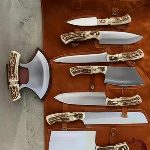 Handgefertigtes Kochmesser-Set mit Geweihgriff Ulu & Axt, Lederrolle