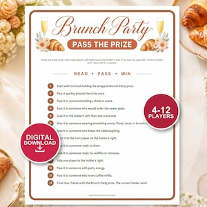 Puede incluir: Una tarjeta de juego rectangular titulada Brunch Party Pass the Prize con un borde marrón, que presenta ilustraciones de copas de champán, cruasanes y flores. La tarjeta enumera catorce instrucciones numeradas para un juego grupal, con dos insignias circulares que dicen Digital Download y 4-12 Players.