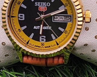 時計 SEIKO ALBA A.K.A. YELLOW Seiko Alba GMT World Time Quartz Yellow Dial VX42-X067 Japan Men's
