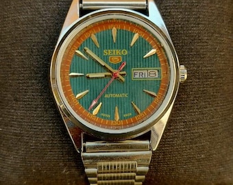 セイコー5 メンズ自動巻き腕時計 | グリーンダイヤル ヴィンテージスタイル | 日付・曜日表示