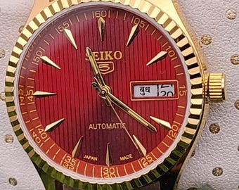 Vintage Seiko 5 automatic men's wrist watch red dial,Day/date