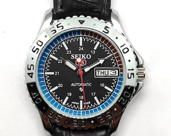 Vintage Seiko 5 automatic men's wrist watch: black color dial,Day/date