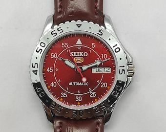 Vintage Seiko 5 automatic men's wrist watch: red dial,Day/date transparent back