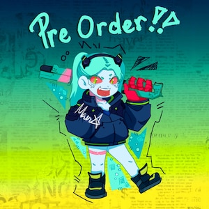 Puede incluir: Una ilustración digital de un personaje con cabello azul claro, ojos rojos y una chaqueta oscura, sosteniendo un arma grande de color verde sobre los hombros. El texto 'Pre Order!!' aparece en azul claro sobre el personaje.