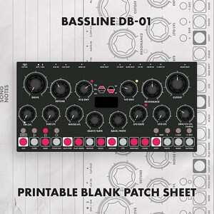 Puede incluir: Una interfaz de sintetizador Bassline DB-01 negra con numerosos mandos de control circulares, una pantalla central y una fila inferior de botones cuadrados en colores gris y rosa alternos, sobre un fondo de diagrama técnico gris claro.