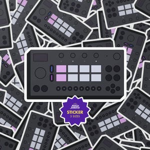 Op de afbeelding: Een verzameling zwarte stickers met een rechthoekig ontwerp met knoppen en draaiknoppen. De stickers hebben witte randen. Een paarse sticker met de tekst "STICKER 3 SIZES" is ook aanwezig.