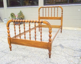 ethan allen twin bed turquoise ethan allen jenny lind bed wood twin size antique heirloom spindle spool country cottage headboard footboard and rails tcom31 allen bed etsy ethan allen twin bed turquoise ethan allen jenny lind bed wood twin size antique heirloom spindle spool country cottage headboard footboard and rails tcom31 allen bed etsy