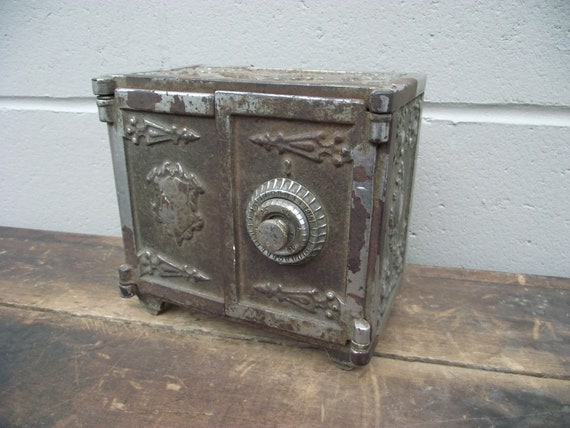 Cast Iron Bank Safe (DEB) Cast Iron Bank Safe (DEB)