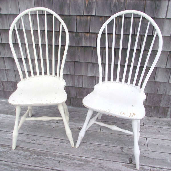 Rare 1700's American Set of 2 Antique Windsor Bow Back Chairs - 7 Spindle New England Country Primitive Saddle Seat - Bentwood Side Chairs