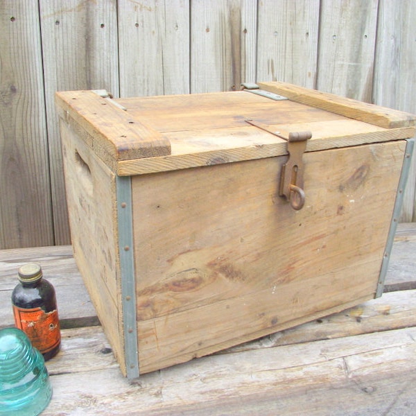 RARE Antique HOOD Wood Milk Delivery Crate Porch Box - Tin Lined - Original 1956 - Country Rustic Barn Farmhouse Chic - Wedding Card Holder