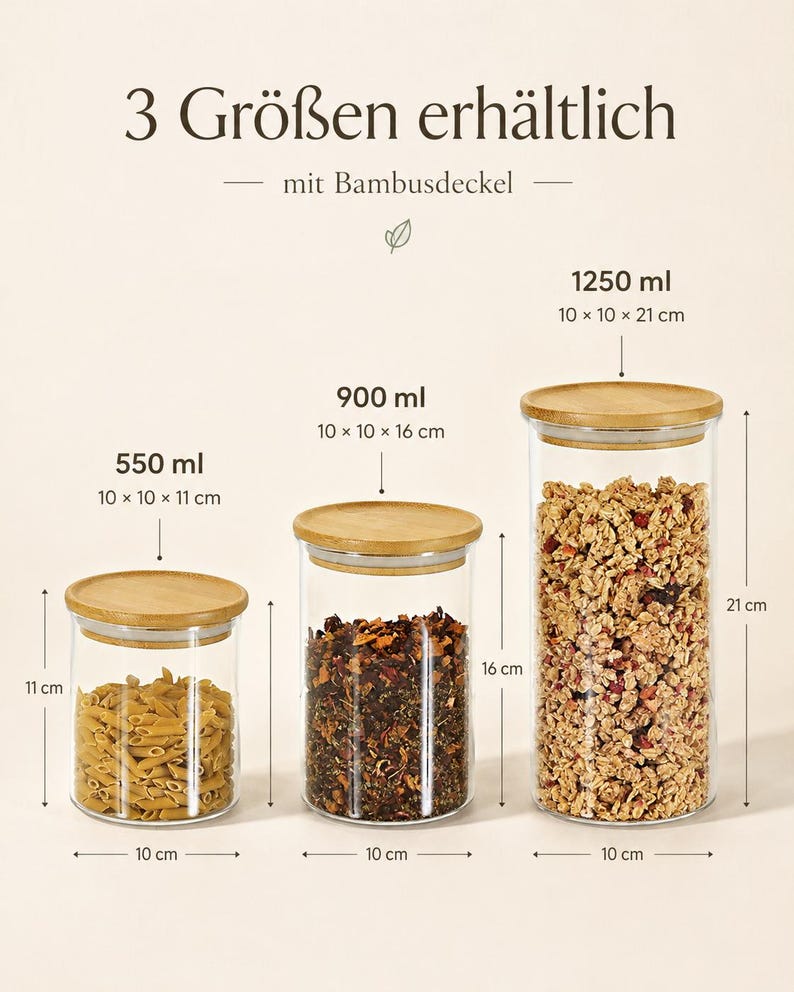 May include: Three clear glass storage canisters with bamboo lids, labeled 550 ml (10x10x11 cm), 900 ml (10x10x16 cm), and 1250 ml (10x10x21 cm). The text 3 Gr&ouml;&szlig;en erh&auml;ltlich mit Bambusdeckel is displayed above the canisters containing food items.
