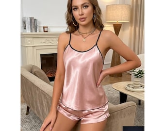 Conjunto de pijama de satén para mujer con estampado de mariposas y espalda de encaje, ropa de dormir rosa.