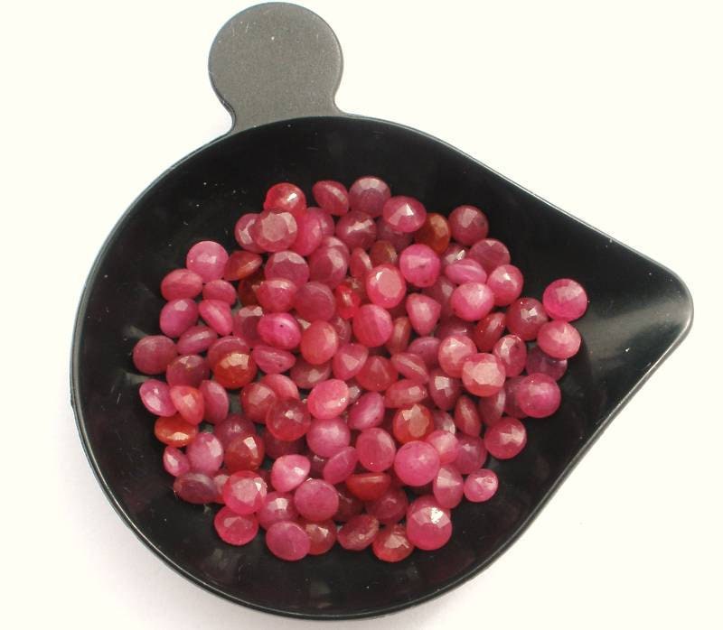 Über 1 Karat Natürlicher Rubin Rundschliff Lose Facettierte Edelsteine jeweils 4mm