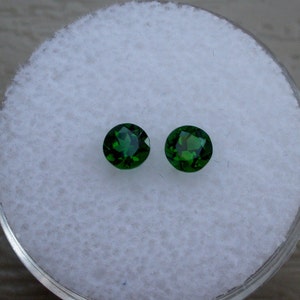 Matching Pair 4mm Green Round Chrome Diopside in AAA Grade