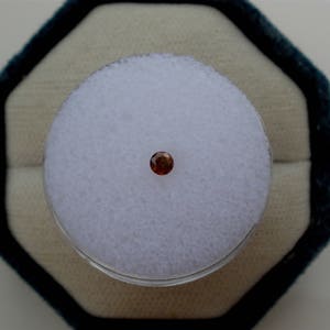 0.09 Carat Cognac Red Round Diamond Loose Faceted Natural Round SI2 clarity 2.8 mm
