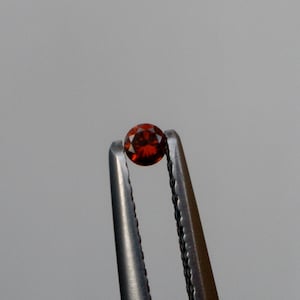 Cognac red diamond loose round 2mm