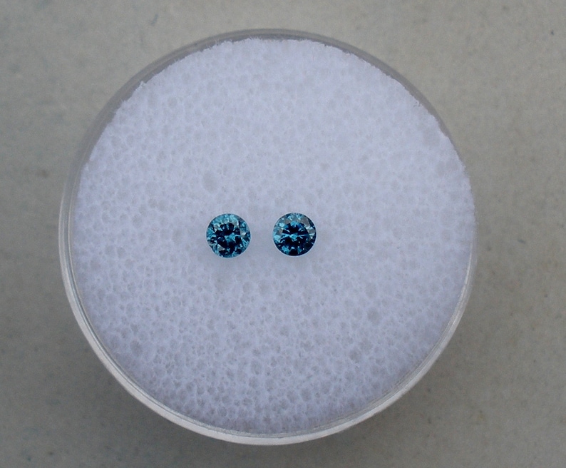 Blue natural diamond loose faceted round pair 3mm each image 1