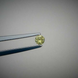 Yellow diamond loose round 2.5mm