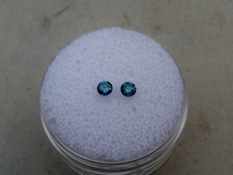 Blue natural diamond loose faceted round pair 3mm each image 3