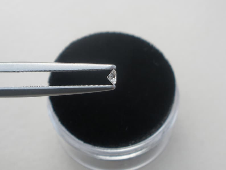 Lot De Diamants Naturels Blancs Bruts Facettés - 20+ Carats - Formes Irrégulières Flocons - Certifiables