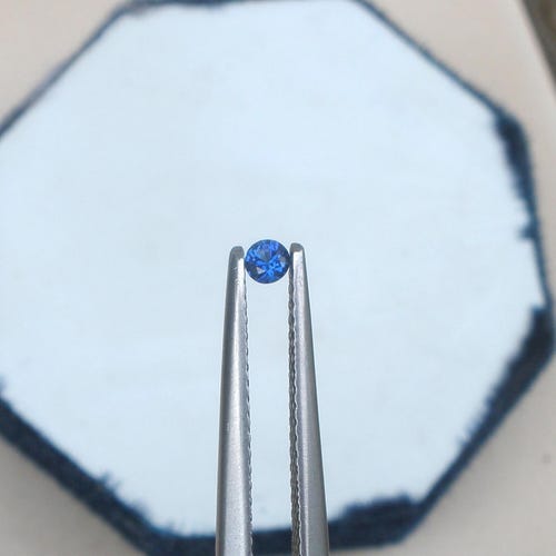 2 mm Blauer Saphir rund lose facettierte natürliche Edelstein für Schmuck, Kunsthandwerk und Edelsteinsammeln