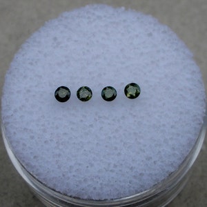 4 Green Round Diamonds 2mm each