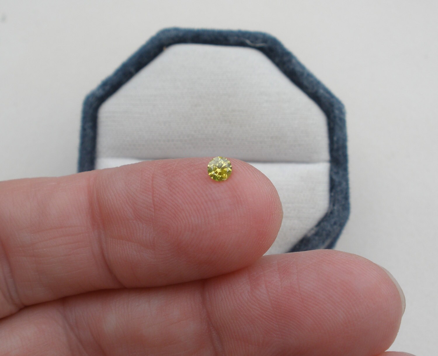 thumbnail image 2 of Natural Fancy Yellow Diamond – 1.50mm Round Cut – Excellent Cut Grade – Per Stone – F-2786 – Made In India – Mined In South Africa 2 of 4