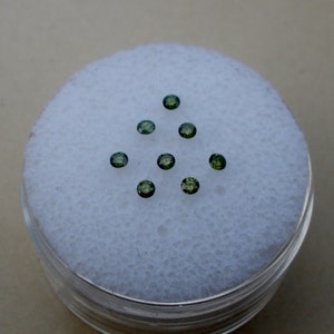 8 Green Diamond Rounds 1.5mm each