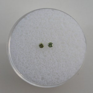 Green diamond round pair 1.5mm each