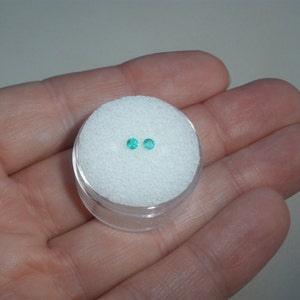 2 kolumbianische Smaragd runde lose facettierte natürliche Edelsteine 2.5mm