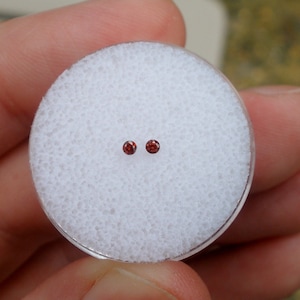 2 loose round  natural cognac red diamonds 1.5mm each