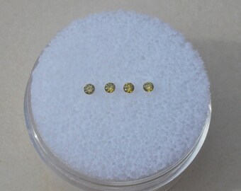 4 diamanti naturali rotondi gialli da 1,5 mm ciascuno
