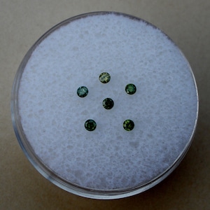 6 Green Diamond Rounds 1.5mm each